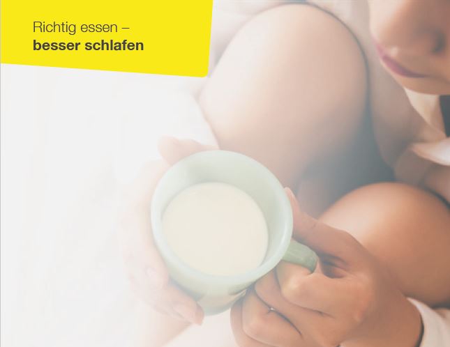 Frau mit Tasse Milch